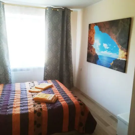 Couple Getaway To A Freshly Renovated *