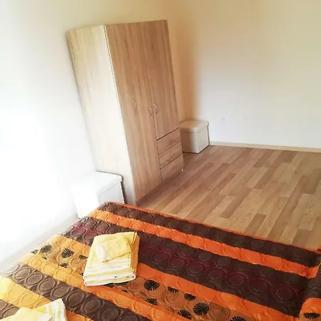 Couple Getaway To A Freshly Renovated Guest house *