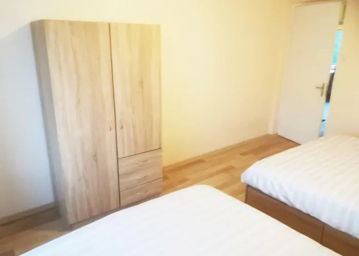 Couple Getaway To A Freshly Renovated *